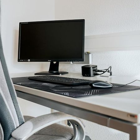 Blissplace 3 Zi Premium Apartment Nahe Getec Arena Mit Kingsize Betten Und Balkon Maagdenburg Buitenkant foto