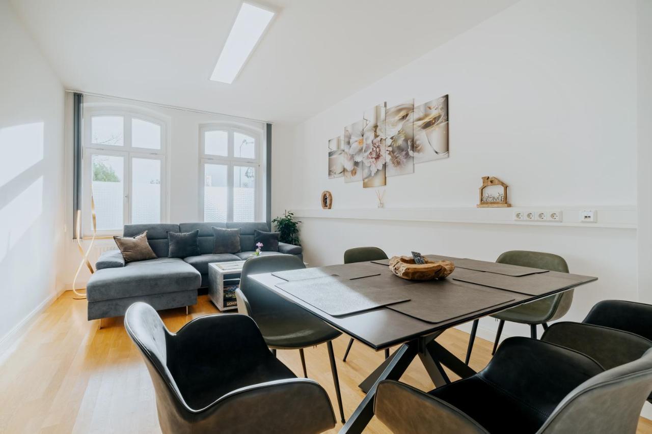 Blissplace 3 Zi Premium Apartment Nahe Getec Arena Mit Kingsize Betten Und Balkon Maagdenburg Buitenkant foto