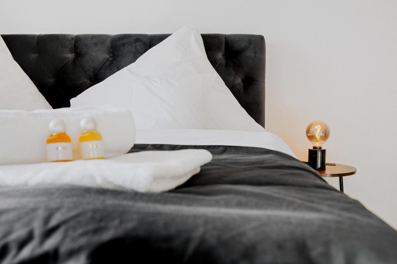 Blissplace 3 Zi Premium Apartment Nahe Getec Arena Mit Kingsize Betten Und Balkon Maagdenburg Buitenkant foto