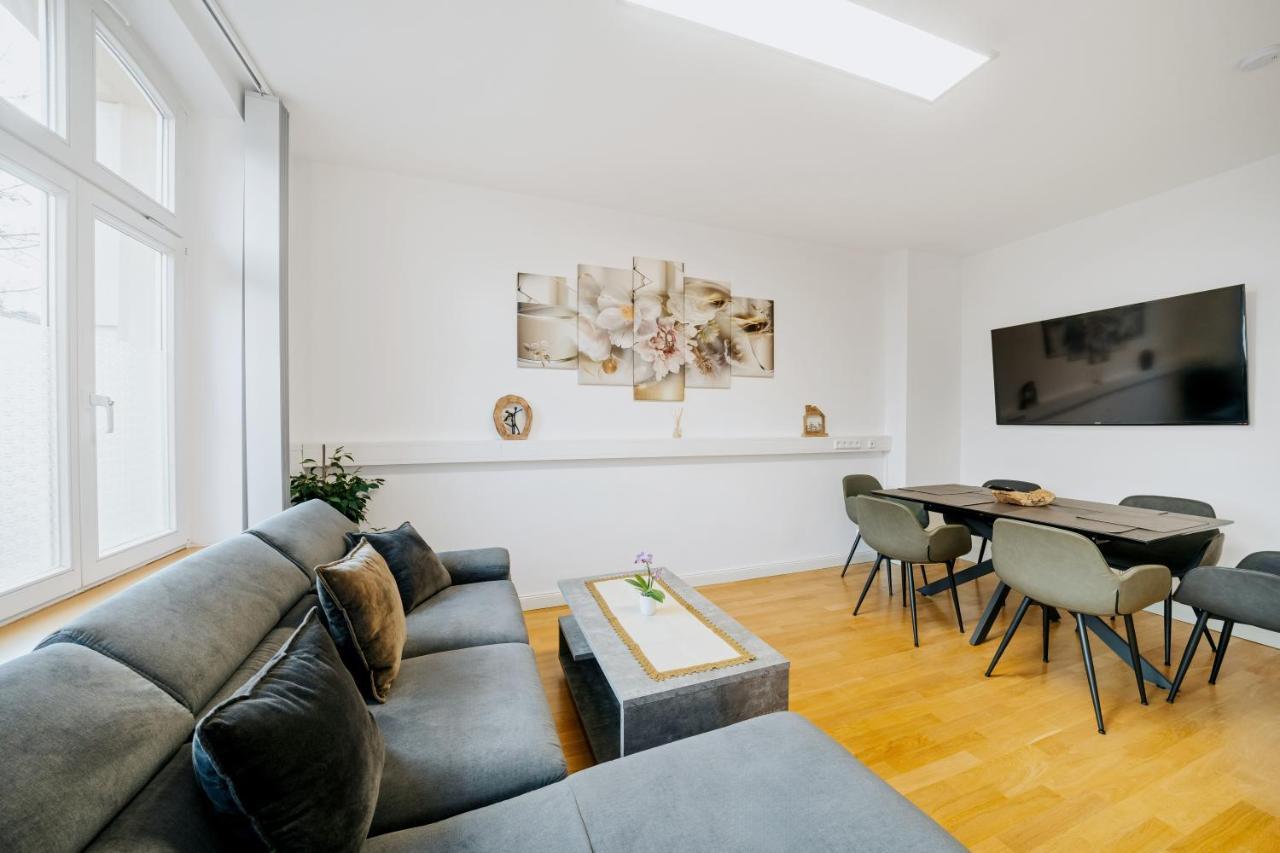 Blissplace 3 Zi Premium Apartment Nahe Getec Arena Mit Kingsize Betten Und Balkon Maagdenburg Buitenkant foto