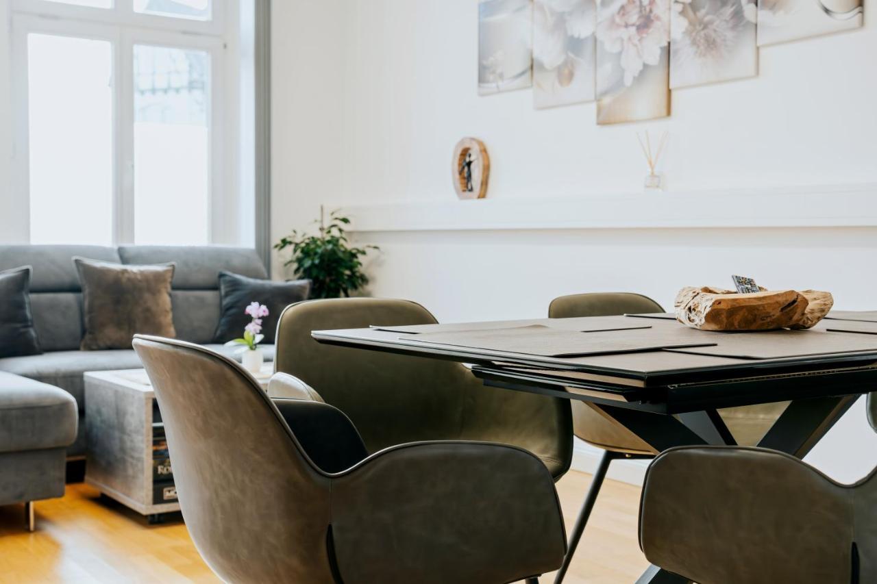 Blissplace 3 Zi Premium Apartment Nahe Getec Arena Mit Kingsize Betten Und Balkon Maagdenburg Buitenkant foto