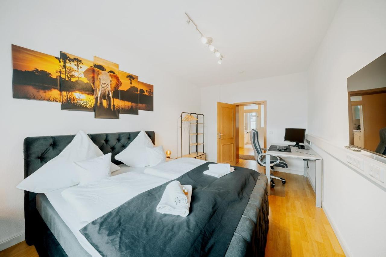 Blissplace 3 Zi Premium Apartment Nahe Getec Arena Mit Kingsize Betten Und Balkon Maagdenburg Buitenkant foto