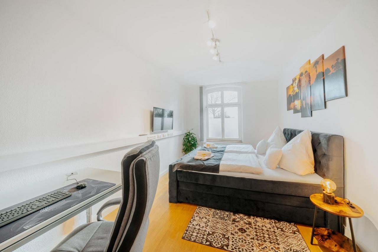 Blissplace 3 Zi Premium Apartment Nahe Getec Arena Mit Kingsize Betten Und Balkon Maagdenburg Buitenkant foto